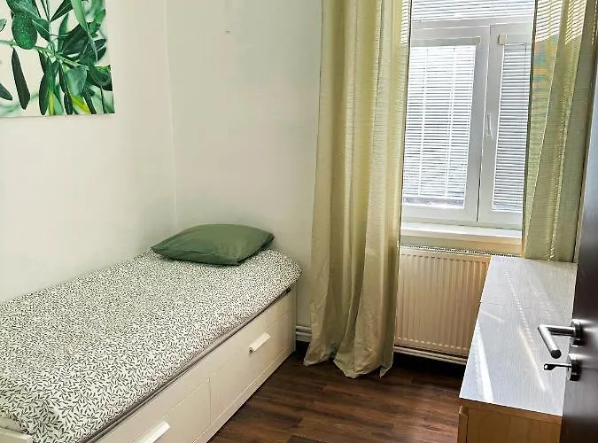 Spacious Centre Apartament